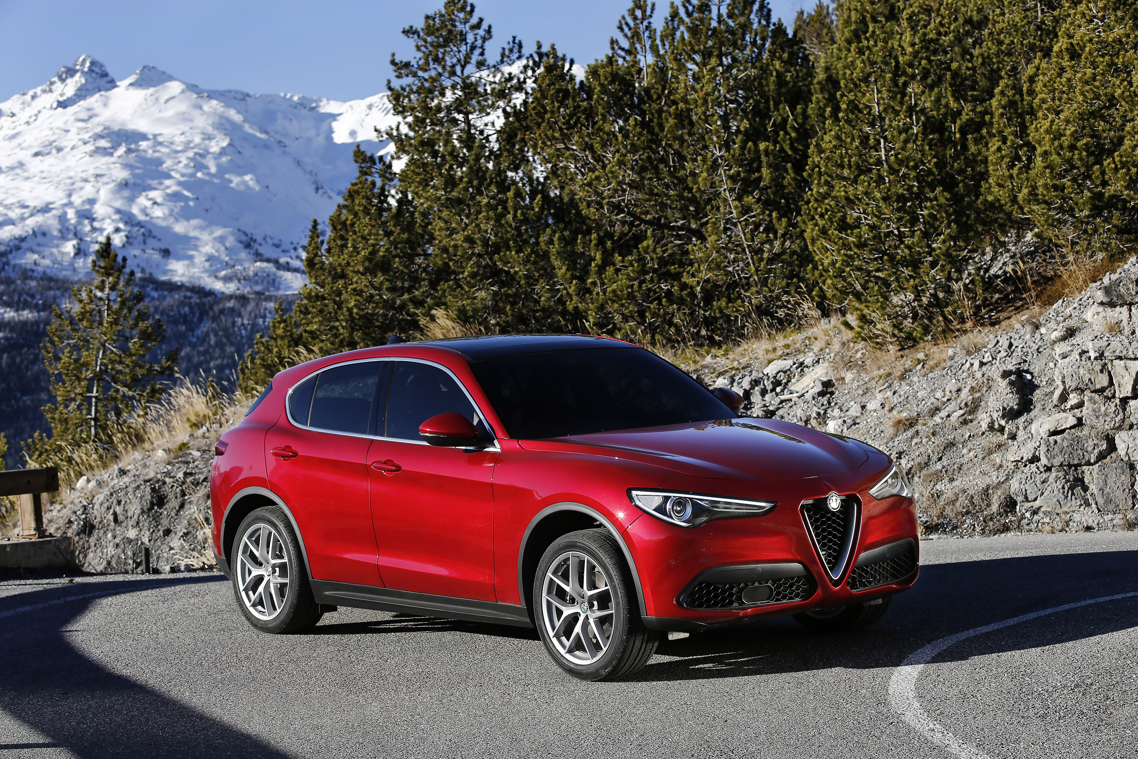 https://www.centerlinealfa.com/sites/centerlinealfa.com/assets/images/Stelvio/stelvio_large.jpg